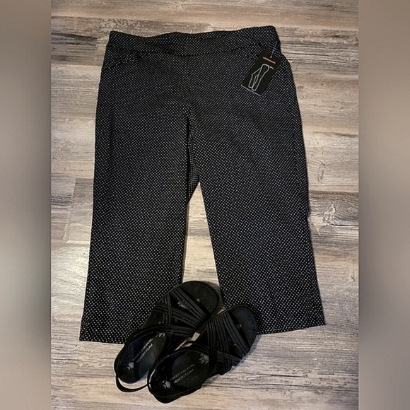 Capri's - Picture 6 of 6